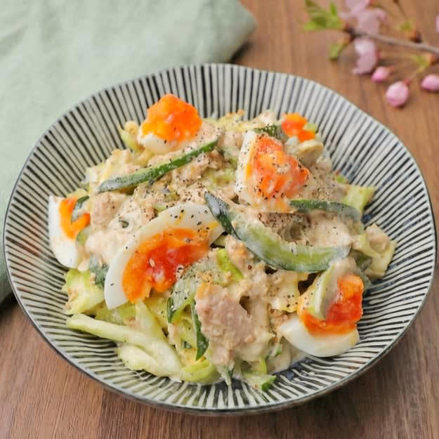 キャベツとツナのごまマヨサラダ, 【キャベツでコレ作らないのおかしい！】「冷蔵庫に常備だ」「忙しい日に助かる」ウマすぎて3日連続食べてる簡単副菜レシピ, キャベツとちくわのポン酢ナムル, 【キャベツはこれに決まり】「作り置きに便利」「あと一品にぴったり」切って和えるだけの簡単副菜レシピ, キャベツとゆで卵のマカロニサラダ, 【キャベツはもう余らせない】「冷蔵庫にあったら安心」「子どもに全部食べられた」忙しい日に助かる時短副菜レシピ, キャベツとツナのポン酢ナムル, 【キャベツ1玉なんて余裕でペロリ】「忙しい日に助かる」「箸が止まらん」火を使わないキャベツの簡単常備菜レシピ, キャベツとツナの和風コールスロー, 「これ作るためだけにキャベツ買うわ」「安いうちにたくさん作ろ」切って和えるだけ！キャベツの簡単常備菜レシピ