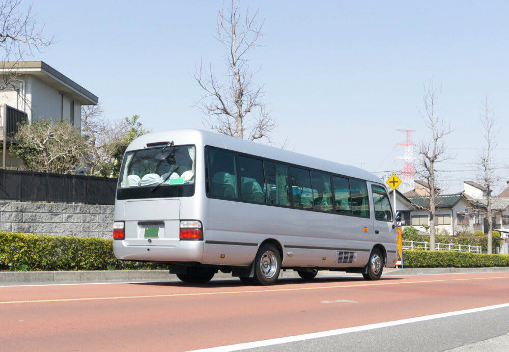 2017年3月12日以降に普通運転免許を取得した場合には運転できる「中型自動車」が無い, 中型免許の取得方法, 自動車学校（教習所）で教習を受ける, 免許センターで試験を受ける, 【注意】免許取得時には深視力検査が必要になる, 中型免許で運転できる自動車, 中型免許を持っていると何が便利？, 中型免許で運転できる自動車の例, 中型免許（8t限定）の限定解除の方法, 限定解除の審査を受ける, 上位免許を取得する, まずは現在の免許で運転できる中型自動車の確認を