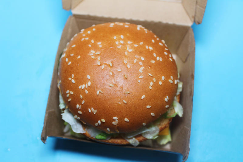I tried the Big Mac first, even though I'd had it before. The size difference between the two burgers was obvious right away., There was also a slight price difference., I tried the Big Mac first, even though I'd had it before., I'm typically not a huge fan of the Big Mac., I was underwhelmed by the Big Mac during this taste test, too., The Big Arch felt like McDonald's answer to a "premium" burger., The Big Arch came on a sesame seed-poppy seed bun., This burger was tasty and beyond savory.