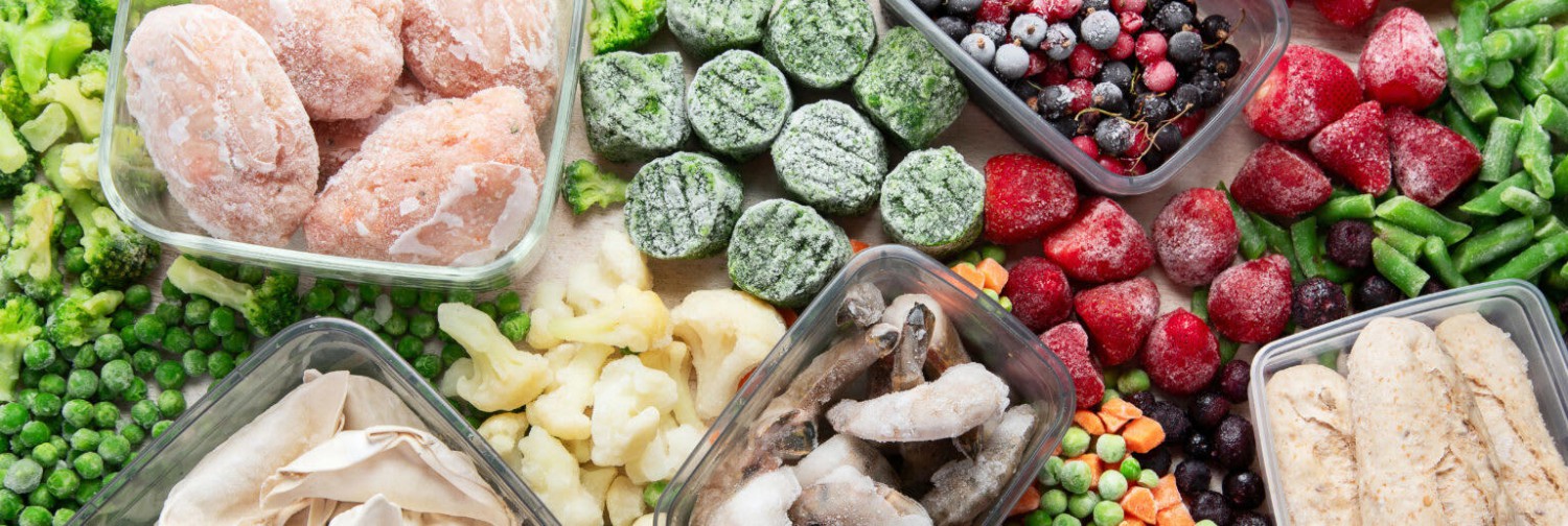 冷凍食品は永続的に食べられるって本当？, 食べるべきではない『冷凍食品』の特徴, 1.パッケージが膨張している, 2.明らかに変色している, 3.霜が大量についている, 4.再冷凍したもの, 5.古い油のような臭いを放っている, 賞味期限が切れている冷凍食品は食べても大丈夫？, 長期間保存している冷凍食品は念のため状態を確認して
