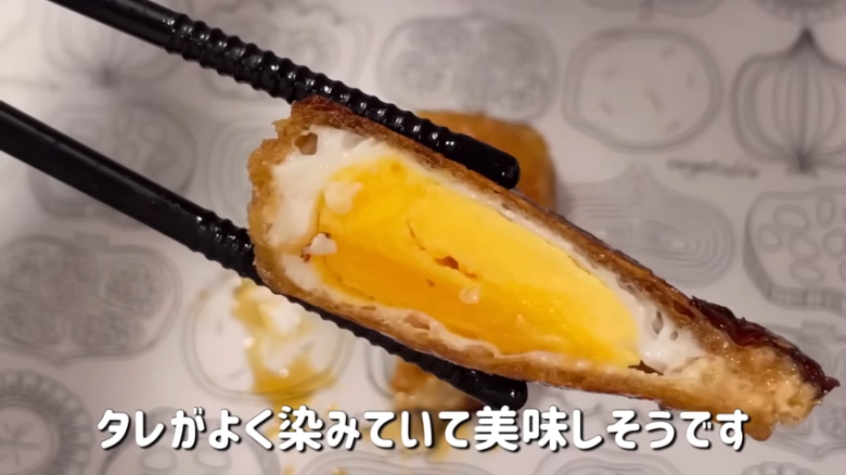 ①　油揚げをキッチンペーパーでしっかり油抜きする, ②　①を半分に切って、袋を広げ裏返す, ③　器にたまごを1つずつ割り、②の油揚げの中に入れる, ④　③の口をパスタまたは爪楊枝で閉じる, ⑤　フライパンに油を入れて、④を焼き色がつくまで焼く, ⑥　⑤を裏返して、さらに3分ほど焼く, ⑦　タレ用の調味料を合わせてま巾着の上にかける, ⑧　タレを煮立たせて、途中で巾着をひっくり返す, ⑨　タレがとろとろになってきたら完成