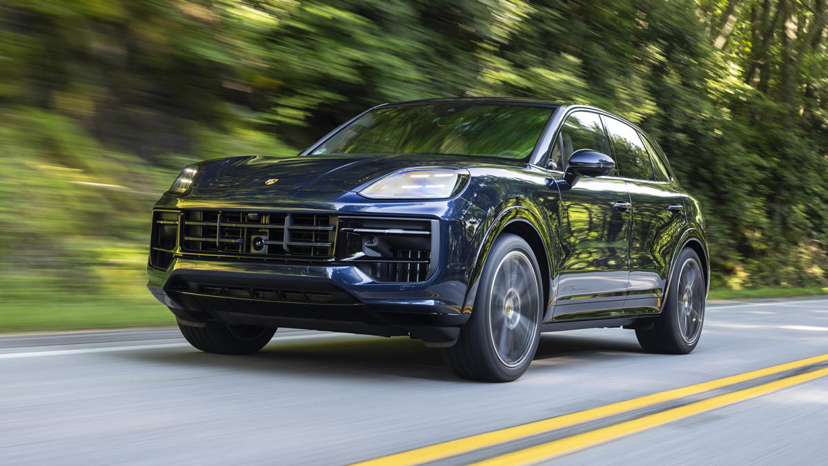 1. BMW X5 M60i, 2. Porsche Cayenne GTS, 3. BMW X7 M60i, 4. Cadillac Escalade 6.2L V8, 5. Chevrolet Tahoe / GMC Yukon 6.2L V8