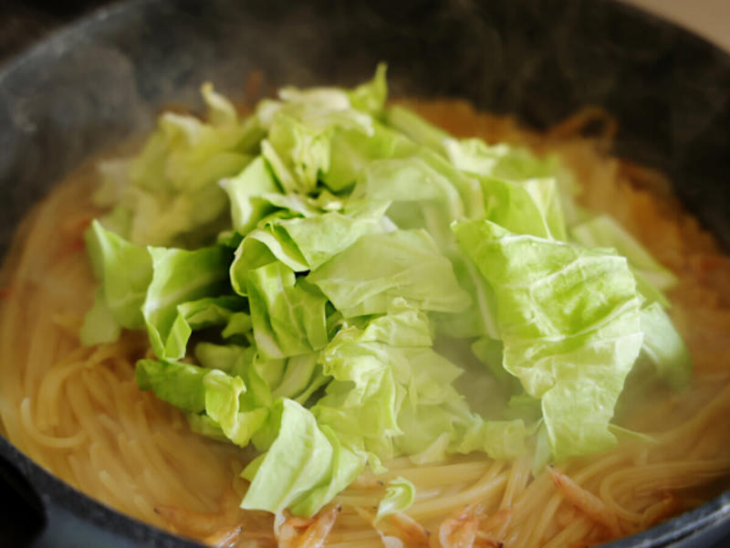 春キャベツと桜海老のパスタを作るのにかかる時間, 春キャベツと桜海老のパスタのカロリー, 春キャベツと桜海老のパスタのレシピ, 春キャベツと桜海老のパスタの材料（2人分）, 春キャベツと桜海老のパスタの作り方