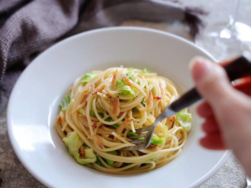 春キャベツと桜海老のパスタを作るのにかかる時間, 春キャベツと桜海老のパスタのカロリー, 春キャベツと桜海老のパスタのレシピ, 春キャベツと桜海老のパスタの材料（2人分）, 春キャベツと桜海老のパスタの作り方