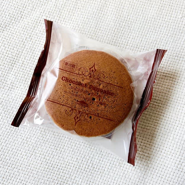 すき家で「絶品シェイク」が楽しめます！, チョコ好きにはたまらないビジュアル！, ひと口目からチョコが主役！想像より濃厚な味わいです。, 甘すぎないミルキー感で、最後まで飲みやすい。, チョコチップとクランチがいいアクセント。, レトロなカップデザインも素敵！, シェイクだけまた飲みに行きたい！, チョコ好きなら、シャトレーゼの「ショコラパンケーキ」もおすすめです！, チョコクリームとチョコソースが絶妙にマッチ！