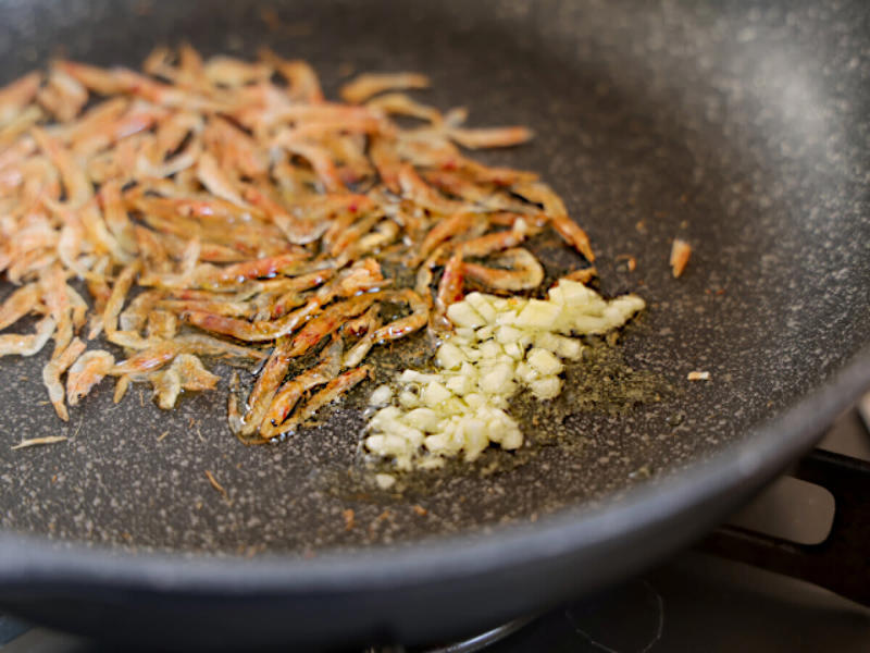 春キャベツと桜海老のパスタを作るのにかかる時間, 春キャベツと桜海老のパスタのカロリー, 春キャベツと桜海老のパスタのレシピ, 春キャベツと桜海老のパスタの材料（2人分）, 春キャベツと桜海老のパスタの作り方