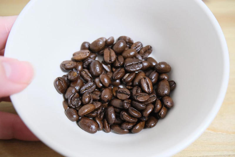 コーヒーは、挽いた直後に香りが最も引き立つ, 豆のまま保存するとおいしさが長持ち, 豆の挽き目で味が変わる, 豆を挽く時間もコーヒーの楽しみ, 挽きたての一杯はやっぱり特別