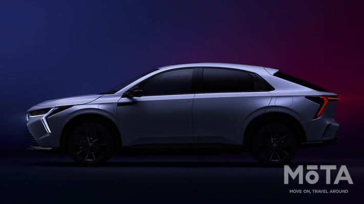 新型インサイトが中国製の電気自動車として復活, 新型インサイトの価格はいくら？ 補助金適用後の実質価格もチェック, 新型インサイトの価格は550万円、グレードは1種類のみ, 国の補助金を引いた実質価格は約420万円, 自治体の補助金で実質価格はさらに安くなり、東京都の場合は約380万円, ボディスタイル・ボディサイズ, 5ドアハッチバック、全長はステップワゴン並みの大柄なボディ, 視界は良好で、車幅やボディの先端位置も把握しやすい, 内装・装備・居住性｜上級グレード並みの充実した仕様, デジタルメーターと12.8インチディスプレーを標準装備, ホンダセンシング・マルチビューカメラなど安全装備も充実, 外装色と内装色の展開, 後席の居住性は快適、4名乗車にも対応, 荷室は背の高い荷物がやや苦手だが、面積は十分, 航続距離は535km｜リーフ・bZ4Xとの比較, 基本スペック：68.8kWhで535kmの航続性能, 新型インサイトとライバル車との比較, 発売日はいつ？ 予約開始時期と販売台数, 発売日は2026年4月16日、予約は3月から開始, 国内販売は「3000台限定」, なぜインサイトは電気自動車として復活した？ ホンダの電動化戦略と新型インサイトの位置づけ, ホンダは電動化戦略は見直し中, 日本向け電気自動車の投入は続ける理由, まとめ｜補助金活用で実質約380万円、ライバル車との比較も忘れずに