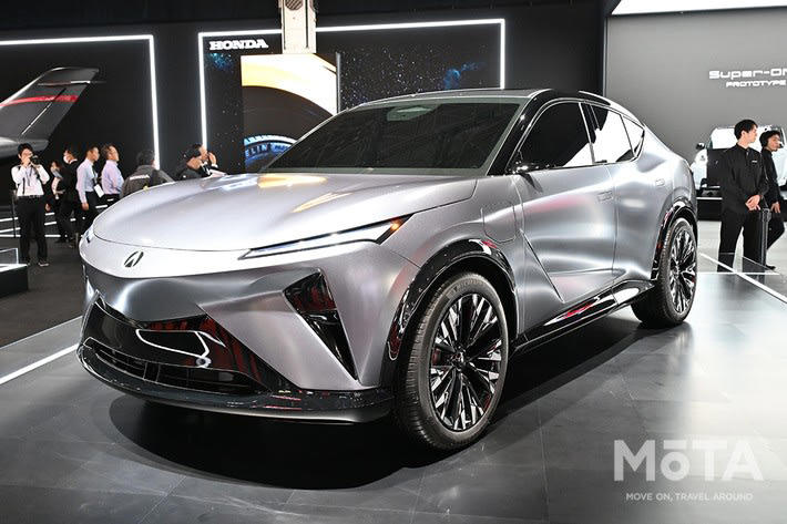 新型インサイトが中国製の電気自動車として復活, 新型インサイトの価格はいくら？ 補助金適用後の実質価格もチェック, 新型インサイトの価格は550万円、グレードは1種類のみ, 国の補助金を引いた実質価格は約420万円, 自治体の補助金で実質価格はさらに安くなり、東京都の場合は約380万円, ボディスタイル・ボディサイズ, 5ドアハッチバック、全長はステップワゴン並みの大柄なボディ, 視界は良好で、車幅やボディの先端位置も把握しやすい, 内装・装備・居住性｜上級グレード並みの充実した仕様, デジタルメーターと12.8インチディスプレーを標準装備, ホンダセンシング・マルチビューカメラなど安全装備も充実, 外装色と内装色の展開, 後席の居住性は快適、4名乗車にも対応, 荷室は背の高い荷物がやや苦手だが、面積は十分, 航続距離は535km｜リーフ・bZ4Xとの比較, 基本スペック：68.8kWhで535kmの航続性能, 新型インサイトとライバル車との比較, 発売日はいつ？ 予約開始時期と販売台数, 発売日は2026年4月16日、予約は3月から開始, 国内販売は「3000台限定」, なぜインサイトは電気自動車として復活した？ ホンダの電動化戦略と新型インサイトの位置づけ, ホンダは電動化戦略は見直し中, 日本向け電気自動車の投入は続ける理由, まとめ｜補助金活用で実質約380万円、ライバル車との比較も忘れずに