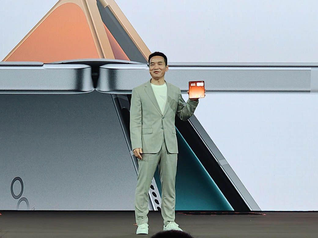 折り目ゼロ、新時代の折りたたみスマホ, AI機能で高性能なビジネスツールに, 「折りたたみスマホNo.1」と呼べる存在, 忍び寄る「折りたたみiPhone」の陰