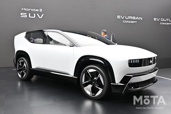 新型インサイトが中国製の電気自動車として復活, 新型インサイトの価格はいくら？ 補助金適用後の実質価格もチェック, 新型インサイトの価格は550万円、グレードは1種類のみ, 国の補助金を引いた実質価格は約420万円, 自治体の補助金で実質価格はさらに安くなり、東京都の場合は約380万円, ボディスタイル・ボディサイズ, 5ドアハッチバック、全長はステップワゴン並みの大柄なボディ, 視界は良好で、車幅やボディの先端位置も把握しやすい, 内装・装備・居住性｜上級グレード並みの充実した仕様, デジタルメーターと12.8インチディスプレーを標準装備, ホンダセンシング・マルチビューカメラなど安全装備も充実, 外装色と内装色の展開, 後席の居住性は快適、4名乗車にも対応, 荷室は背の高い荷物がやや苦手だが、面積は十分, 航続距離は535km｜リーフ・bZ4Xとの比較, 基本スペック：68.8kWhで535kmの航続性能, 新型インサイトとライバル車との比較, 発売日はいつ？ 予約開始時期と販売台数, 発売日は2026年4月16日、予約は3月から開始, 国内販売は「3000台限定」, なぜインサイトは電気自動車として復活した？ ホンダの電動化戦略と新型インサイトの位置づけ, ホンダは電動化戦略は見直し中, 日本向け電気自動車の投入は続ける理由, まとめ｜補助金活用で実質約380万円、ライバル車との比較も忘れずに