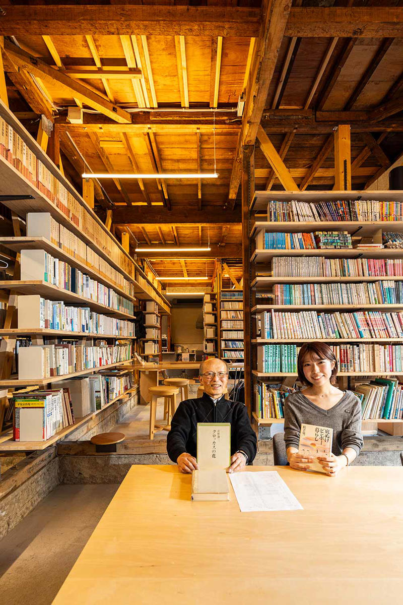 住宅地にポツンとたたずむ私設図書館『さいとう読書室』, 急階段の先に潜む手土産の殿堂『藏屋 洋菓子店』, うまい魚を食いたくば、路地の民家へ『お料理とお酒 なごみ』, 扉を開いていざ、老舗酒屋の奥へ『酒の旭屋 裏旭屋』, 文具店という名の昭和カオス博物館『須山文具店』, 花屋の中で一杯ひっかける幸せ『花とナチュラルワイン JUURI（ユーリ）』, 雑居ビルの2階からブラジルにトリップ『Espaço Brasil（エスパッソ ブラジル）』, 大人も子供もねこも集うワンダータウン, 暮らしに根付くコスモポリタンスピリッツ