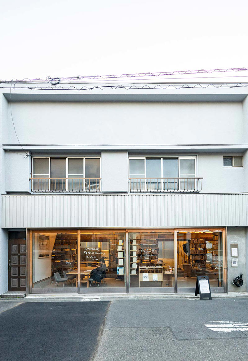 住宅地にポツンとたたずむ私設図書館『さいとう読書室』, 急階段の先に潜む手土産の殿堂『藏屋 洋菓子店』, うまい魚を食いたくば、路地の民家へ『お料理とお酒 なごみ』, 扉を開いていざ、老舗酒屋の奥へ『酒の旭屋 裏旭屋』, 文具店という名の昭和カオス博物館『須山文具店』, 花屋の中で一杯ひっかける幸せ『花とナチュラルワイン JUURI（ユーリ）』, 雑居ビルの2階からブラジルにトリップ『Espaço Brasil（エスパッソ ブラジル）』, 大人も子供もねこも集うワンダータウン, 暮らしに根付くコスモポリタンスピリッツ