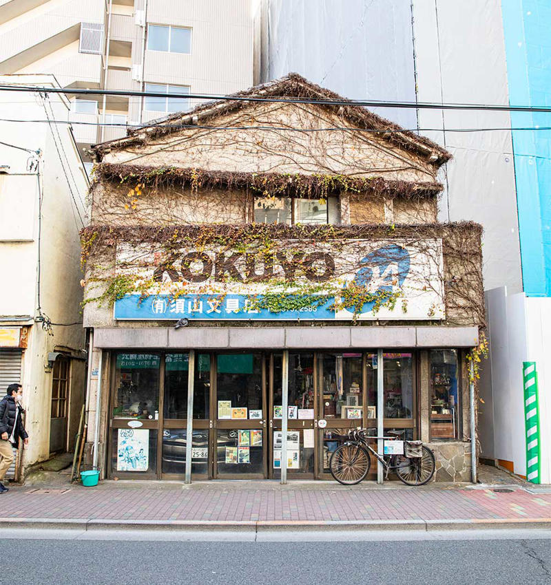 住宅地にポツンとたたずむ私設図書館『さいとう読書室』, 急階段の先に潜む手土産の殿堂『藏屋 洋菓子店』, うまい魚を食いたくば、路地の民家へ『お料理とお酒 なごみ』, 扉を開いていざ、老舗酒屋の奥へ『酒の旭屋 裏旭屋』, 文具店という名の昭和カオス博物館『須山文具店』, 花屋の中で一杯ひっかける幸せ『花とナチュラルワイン JUURI（ユーリ）』, 雑居ビルの2階からブラジルにトリップ『Espaço Brasil（エスパッソ ブラジル）』, 大人も子供もねこも集うワンダータウン, 暮らしに根付くコスモポリタンスピリッツ