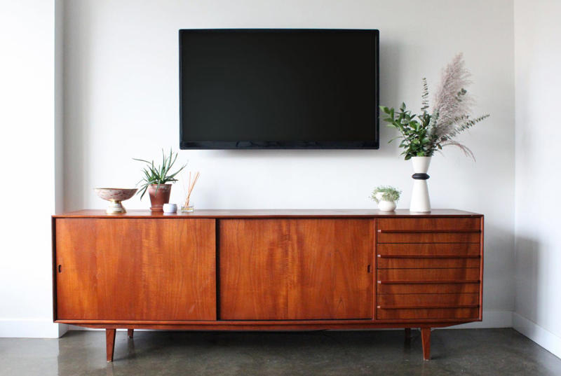 Matching Dining Sets, Certain Mid-Century Modern Classics, Deconstructed Furniture, Pressed Glass Pieces, Red-Toned Mahogany Furniture, English Advertising Pots, Neoclassical & Architectural Engravings, Brass Finishes