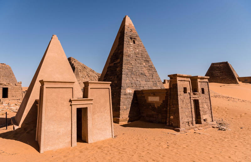 Nubian pyramids, city of Meroë, Sudan Incredible pyramids, Nubian pyramids, Meroe, Sudan, Nubian pyramids, Jebel Barkal, Sudan, Nubian pyramids, El-Kurru, Sudan, Pyramids of the Moon and Sun, San Juan Teotihuacan, Mexico, Tikal pyramids, Guatemala, El Castillo, Chichen Itza, Mexico, Ziggurat, Ur, Iraq, Great Pyramid of Cholula, Puebla, Mexico, Temple of the Inscriptions, Palenque, Mexico, Pyramids of Guimar, Tenerife, Canary Islands, Spain, Prasat Prang, Koh Ker, Cambodia, Sacred City of Caral-Supe, Caral, Peru, Mausoleum of the First Qin Emperor, Xi'an, Shaanxi Province, China, Borobudur, Java, Indonesia, Pyramid of Hellinikon, Argos, Greece, Pyramid of Cestius, Rome, Italy, Louvre, Paris, France, Luxor Hotel & Casino, Las Vegas, Nevada, USA