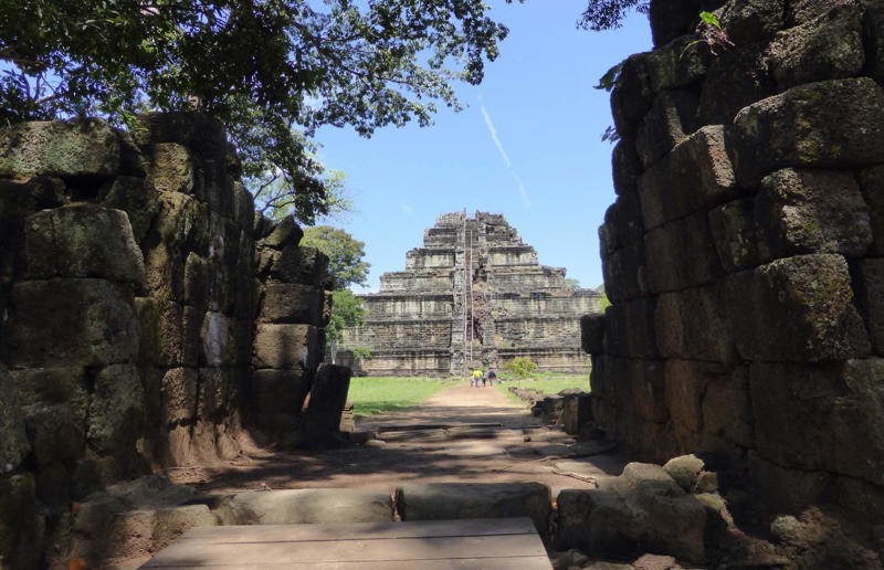 Prasat Prang, Koh Ker, Cambodia Incredible pyramids, Nubian pyramids, Meroe, Sudan, Nubian pyramids, Jebel Barkal, Sudan, Nubian pyramids, El-Kurru, Sudan, Pyramids of the Moon and Sun, San Juan Teotihuacan, Mexico, Tikal pyramids, Guatemala, El Castillo, Chichen Itza, Mexico, Ziggurat, Ur, Iraq, Great Pyramid of Cholula, Puebla, Mexico, Temple of the Inscriptions, Palenque, Mexico, Pyramids of Guimar, Tenerife, Canary Islands, Spain, Prasat Prang, Koh Ker, Cambodia, Sacred City of Caral-Supe, Caral, Peru, Mausoleum of the First Qin Emperor, Xi'an, Shaanxi Province, China, Borobudur, Java, Indonesia, Pyramid of Hellinikon, Argos, Greece, Pyramid of Cestius, Rome, Italy, Louvre, Paris, France, Luxor Hotel & Casino, Las Vegas, Nevada, USA