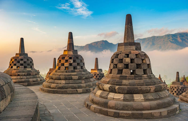 Borobudur, Java, Indonesia Incredible pyramids, Nubian pyramids, Meroe, Sudan, Nubian pyramids, Jebel Barkal, Sudan, Nubian pyramids, El-Kurru, Sudan, Pyramids of the Moon and Sun, San Juan Teotihuacan, Mexico, Tikal pyramids, Guatemala, El Castillo, Chichen Itza, Mexico, Ziggurat, Ur, Iraq, Great Pyramid of Cholula, Puebla, Mexico, Temple of the Inscriptions, Palenque, Mexico, Pyramids of Guimar, Tenerife, Canary Islands, Spain, Prasat Prang, Koh Ker, Cambodia, Sacred City of Caral-Supe, Caral, Peru, Mausoleum of the First Qin Emperor, Xi'an, Shaanxi Province, China, Borobudur, Java, Indonesia, Pyramid of Hellinikon, Argos, Greece, Pyramid of Cestius, Rome, Italy, Louvre, Paris, France, Luxor Hotel & Casino, Las Vegas, Nevada, USA