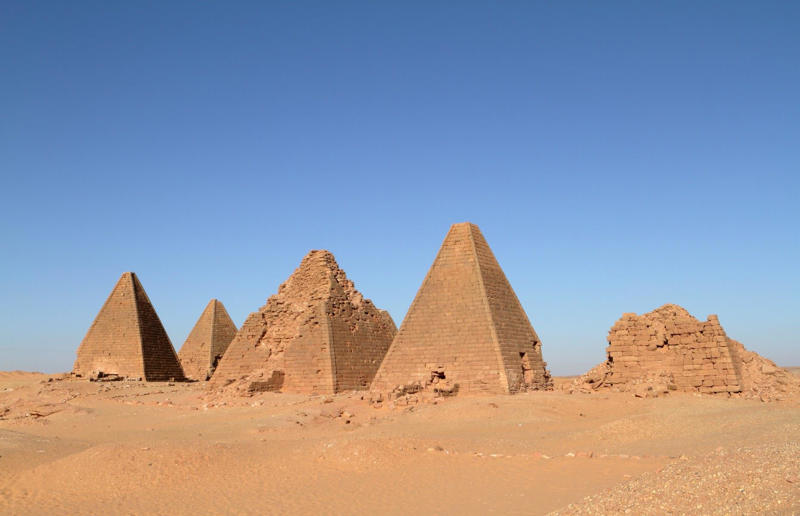 Nubian pyramids, Jebel Barkal, Sudan Incredible pyramids, Nubian pyramids, Meroe, Sudan, Nubian pyramids, Jebel Barkal, Sudan, Nubian pyramids, El-Kurru, Sudan, Pyramids of the Moon and Sun, San Juan Teotihuacan, Mexico, Tikal pyramids, Guatemala, El Castillo, Chichen Itza, Mexico, Ziggurat, Ur, Iraq, Great Pyramid of Cholula, Puebla, Mexico, Temple of the Inscriptions, Palenque, Mexico, Pyramids of Guimar, Tenerife, Canary Islands, Spain, Prasat Prang, Koh Ker, Cambodia, Sacred City of Caral-Supe, Caral, Peru, Mausoleum of the First Qin Emperor, Xi'an, Shaanxi Province, China, Borobudur, Java, Indonesia, Pyramid of Hellinikon, Argos, Greece, Pyramid of Cestius, Rome, Italy, Louvre, Paris, France, Luxor Hotel & Casino, Las Vegas, Nevada, USA