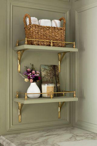 It Creates a Calming Atmosphere, It Has Staying Power, It's Versatile and Easy to Style, It Makes a Bathroom Look Bigger