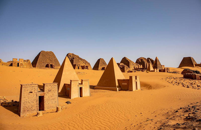 Egypt has the most pyramids Fact or fiction?, It never snows in the Sahara Desert, Egypt has the most pyramids, Uluru is Australia's biggest rock, San Francisco has the steepest street in the world, The Great Wall of China can be seen from space, Toronto is the capital of Canada, The Statue of Liberty is in New York, Buckingham Palace is the official residence of the King, Amsterdam is the cycling capital of the world, There are 24 time zones, Maine is the easternmost state in the US…, …and Florida the southernmost, The Mississippi River is the longest in the US, Norway is the northernmost country in the world, The Canary Islands are named after the birds, English isn't the most spoken language in the world, Only Russia and Turkey are on two continents, The Nile is the world's longest river, Route 66 is the longest highway in the US, Mont Blanc is Europe's highest mountain, England and the UK are the same place, Holland is a country, Walt Disney built a secret suite within Cinderella Castle