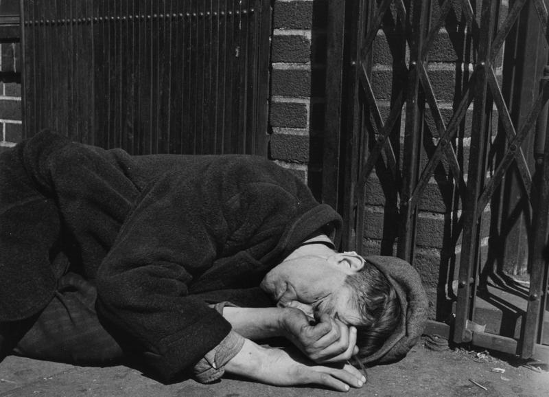 The Depression had a significant impact on the psychology of jobless men, who struggled to provide for their families as cultural breadwinners. Some turned to alcohol to cope, while others became abusive or gave up hope altogether. The Great Depression was the worst economic tragedy in American history., During the winters of 1932 and 1933, an estimated 1.2 million Americans were homeless., Food banks became commonplace., The Depression had a significant impact on the psychology of unemployed men., The Great Depression had lasting effects on the US.