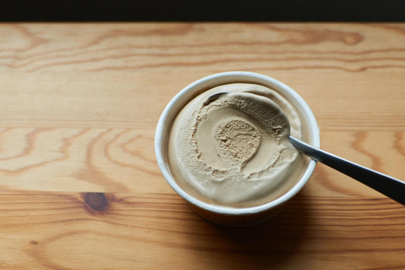 Coffee ice cream Coffee: a popular flavor, Brazil, the coffee country, Coffee consumption in Brazil, But... Finland beats Brazil in coffee consumption!, Coffee Mousse, Crepe cake with coffee mousse, Coffee cake with yogurt and cinnamon, Brigadier Coffee, Tiramisu, Coffee biscuit, Dalgona coffee, Coffee Pavê with caramel, Cake with coffee fudge, Coffee pudding, Coffee ice cream, Coffee brownie