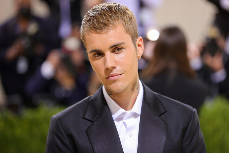 6. Justin Bieber The question many of the artist's fans ask themselves, The images that have set off alarm bells, An unhealthy appearance, 'Unfortunate decisions', Friends are worried, but he tells his fans not to be, Illegal substance use?, Self-declared emotional instability, Mental health problems, Suffering from imposter syndrome, 'I felt like a cheater', Comforting fans with similar problems, Media pressure since he was 15, Clashes with the paparazzi, 'You don't care about people', Anger at paparazzi, Jealousy, A desperate cry, Compares his situation to that of Diana, An alleged marital crisis, Bieber is also going through a financial crisis, Manager Scooter Braun fired, He sold his music catalogue, Left his clothing brand Drew House, 'If you're my fan, don't spend money at Drew House'