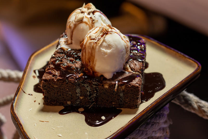 Coffee brownie Coffee: a popular flavor, Brazil, the coffee country, Coffee consumption in Brazil, But... Finland beats Brazil in coffee consumption!, Coffee Mousse, Crepe cake with coffee mousse, Coffee cake with yogurt and cinnamon, Brigadier Coffee, Tiramisu, Coffee biscuit, Dalgona coffee, Coffee Pavê with caramel, Cake with coffee fudge, Coffee pudding, Coffee ice cream, Coffee brownie