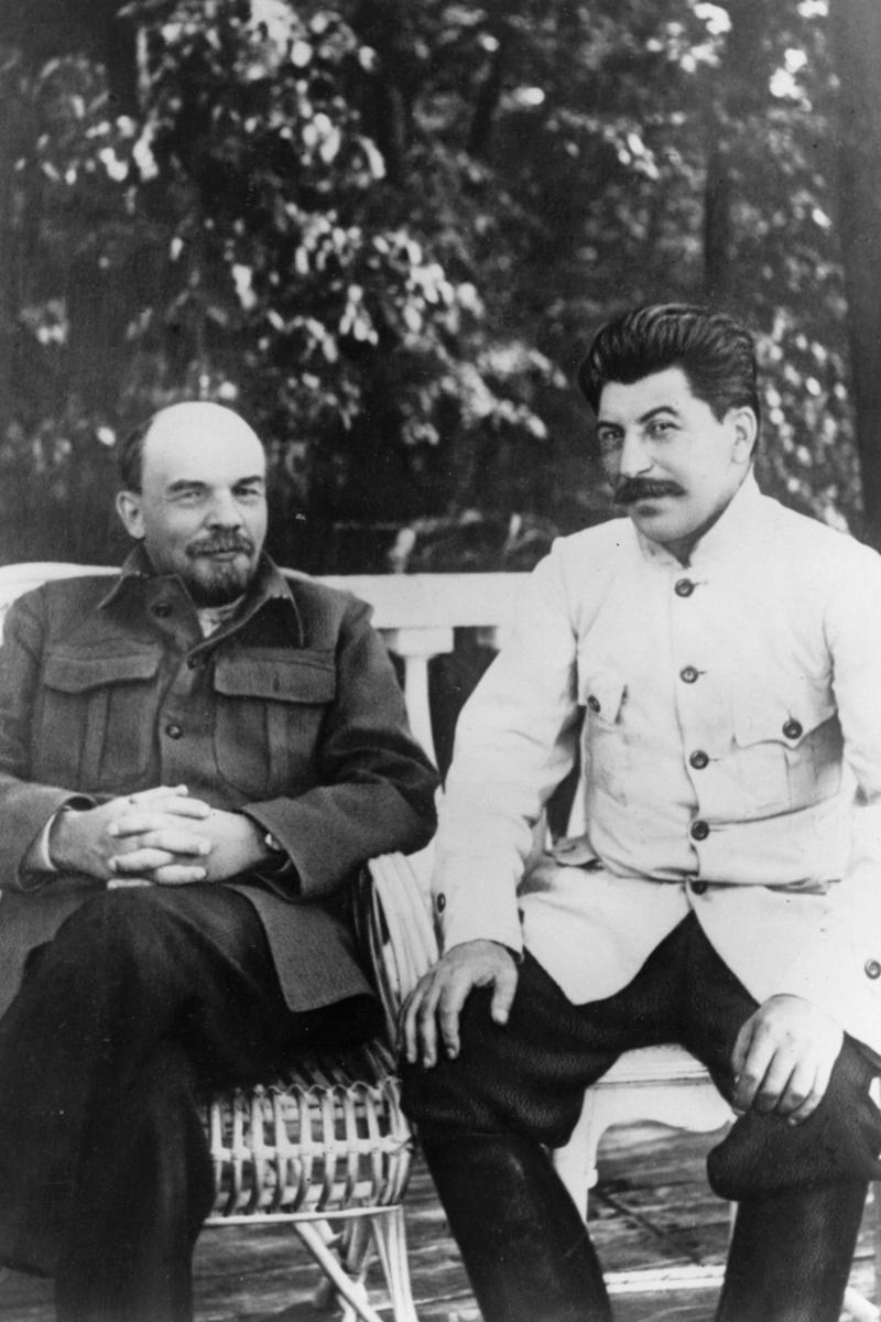 What's Russian for Head Honcho? Communism... IN SPACE!, Meet J. Posadas, Conflicting shades of red, The Posadist Fourth International, Clashes over Guantánamo, Too radical for Fidel Castro, The (dialectical) truth is out there, Fully automated luxury space communism, There's no money in space, Comrade E.T.?, We come in peace, Workers of all worlds, arise!, Cult-like status, What's dolphin for 'class struggle'?, Posadas under a different light, Compared to L. Ron Hubbard and Jim Jones, Looking at the stars