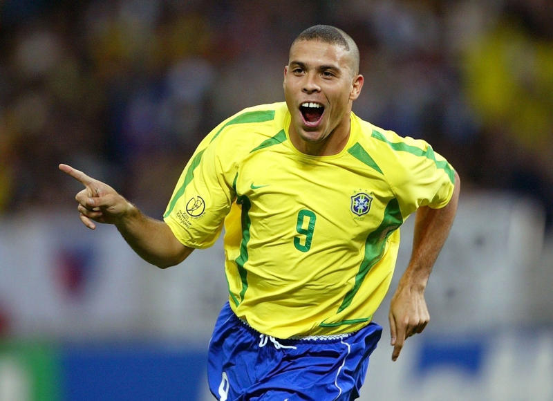 'Blitzkrieg' 25. Khvicha Kvaratskhelia, 23. Roberto Baggio, 22. Eddie Gray, 21. Franck Ribéry, 20. Zico, 19. Giuseppe Meazza, 18. Marc Overmars, 17. Romario, 16. Eden Hazard, 15. Luis Figo, 13. Omar Sivori, 12. Neymar Jr, 11. Cristiano Ronaldo, 10. Pelé, 9. Jairzinho, 8. Zinédine Zidane, 7. Garrincha, 6. Johan Cruyff, 5. George Best, 4. Ronaldo, 3. Lionel Messi, 2. Diego Maradona, 1. Ronaldinho