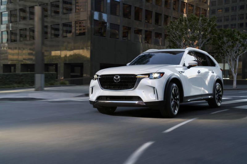 2025 Hyundai Santa Fe, 2025 Mazda CX-90, 2025 Toyota Grand Highlander, 2025 Genesis GV80, 2025 Volvo XC90, 2025 Chevrolet Tahoe / Suburban, 2025 Ford Expedition, 2025 Lexus GX, 2025 GMC Yukon, 2025 BMW X7, 2025 Cadillac Escalade, 2025 Mercedes-Benz GLS-Class, 2025 Lincoln Navigator, 2025 Lexus LX, 2025 Land Rover Range Rover