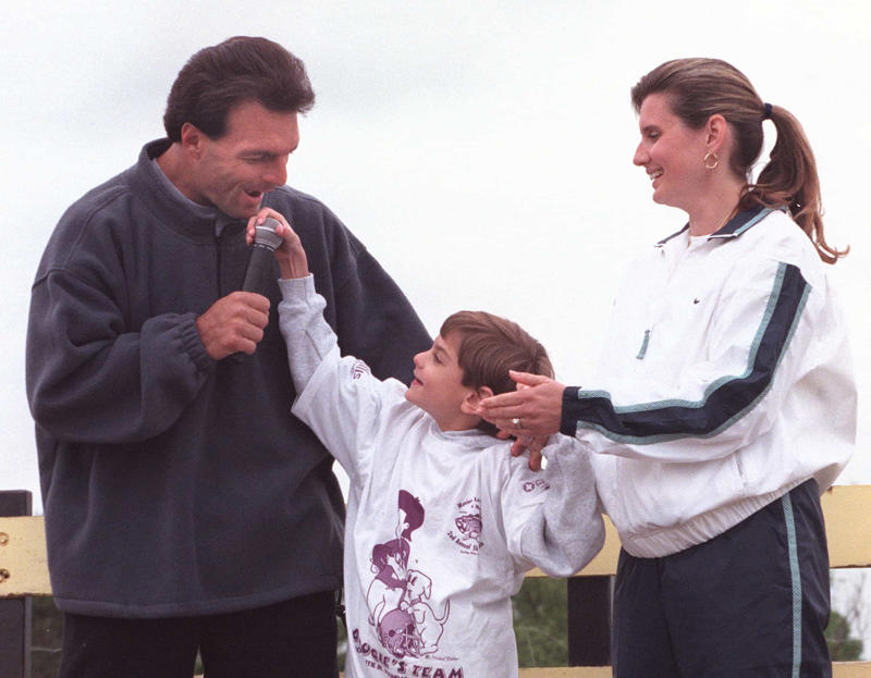 Sylvester Stallone, Neil Young, Toni Braxton, Mia Farrow, David and Victoria Beckham, Brendan Fraser, Sarah Palin, Jenny McCarthy, Laura San Giacomo, John C. McGinley, Tisha Campbell, Joe Mantegna, Brian Littrell, Holly Robinson Peete, Greg Grunberg, Mark Feuerstein, Doug Flutie, Jacqueline Laurita