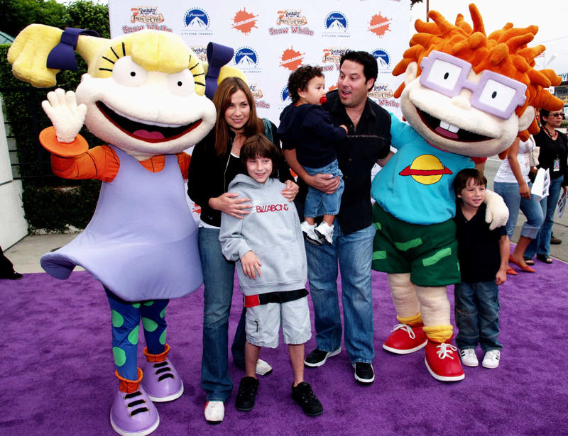 Sylvester Stallone, Neil Young, Toni Braxton, Mia Farrow, David and Victoria Beckham, Brendan Fraser, Sarah Palin, Jenny McCarthy, Laura San Giacomo, John C. McGinley, Tisha Campbell, Joe Mantegna, Brian Littrell, Holly Robinson Peete, Greg Grunberg, Mark Feuerstein, Doug Flutie, Jacqueline Laurita