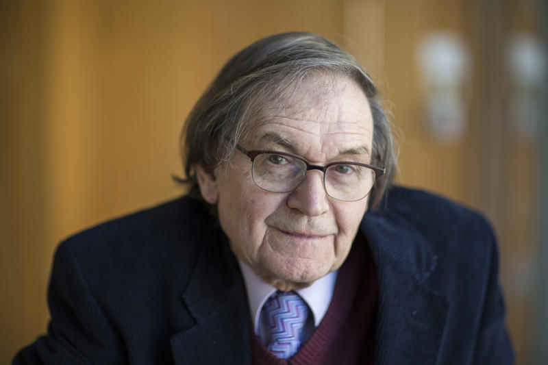 The 'Orch-OR' theory What happens to our soul after we die?, A question many have tried to answer, What is a soul, Our essence, The soul or consciousness, A new theory about the soul, The 'Orch-OR' theory, Consciousness arises within the nerons, Roger Penrose, Nobel Prize in Physics in 2020, Friend of Stephen Hawking, Stuart Hameroff, A theory that needs to be tested, Which supports the 'Orch-OR' theory, Do the principles of Quantum mechanics affect our brain?, A biological approach, A Quantum approach, Consciousness is a vibrating wave, The brain as a quantum computer, Superposition of states as a measurement of consciousness, Everett's Many-Worlds Interpretation, The choice not made, We are the reality, A new way to understand the brain, What happens inside the neuron?, So is the soul immortal?, Information is saved, An intriguing but unproven theory