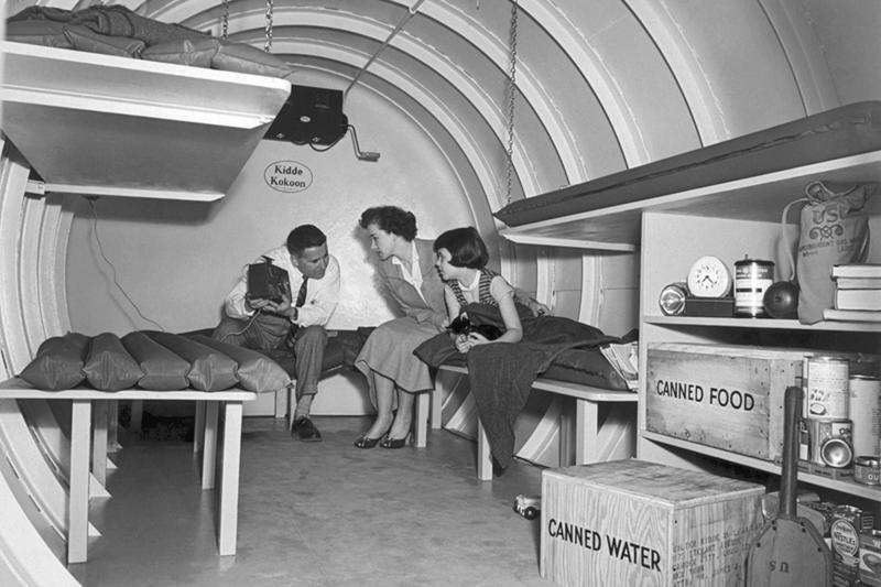 Firestorms and death A new world war?, Russia, the greatest nuclear threat, Demand for shelters increases in times of crisis, Designing a bunker according to the client's needs, Bunkers on four continents, Presidential bunker, Catastrophe-proof, A business that only a few dominate, For all budgets, An unexpected situation, Booming market of bomb shelters in the US