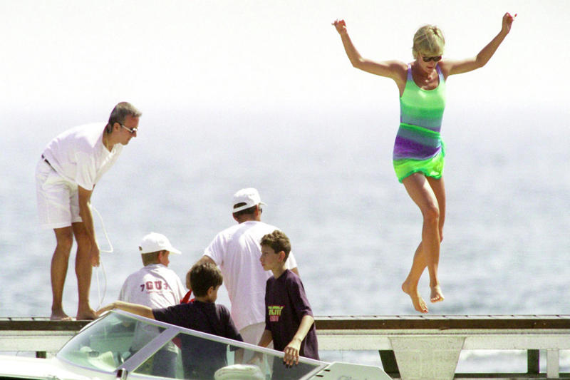 Rebuilding her life A regrettable angle for Catherine, Royal Nazi, Prince Andrew brought shame, Cheeky prince, Conjoined Christmas, Pretzelgate, Princess Diana in St Tropez, THAT photo, The interview that must not be named, Charles and Diana - a photo that speaks a thousand words, Beatrice's fashion faux pas, Prince Louis at the jubilee, The flyby, Not great press, Not a good look, Racism allegations, Prince Philip's comments, You're a wizard, Kate, Caught in the moment, Here's Camilla!, Prince Harry goofing around, Cute or embarrassing?, Silence of the Prince, One must look Her best, There's something about Camilla, Kate Middleton got stuck, Slippery fingers!, A gust of wind took Camilla by surprise, Camilla's argument with a brolly
