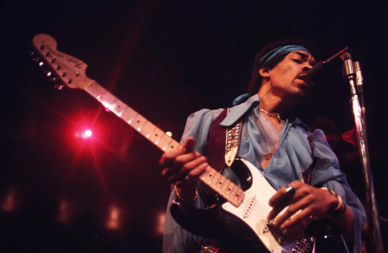 Jimi Hendrix (1942–1970) Jeff Beck (1944 - 2023), Jimi Hendrix (1942–1970), Eric Clapton, Brian May, Angus Young, Keith Richards, Frank Zappa (1940–1993), Prince (1958–2016), B.B. King (1925–2015), Duane Allman (1946–1971), David Gilmour, Stevie Ray Vaughn (1954–1990), Hank Marvin, Robert Fripp, Joe Satriani