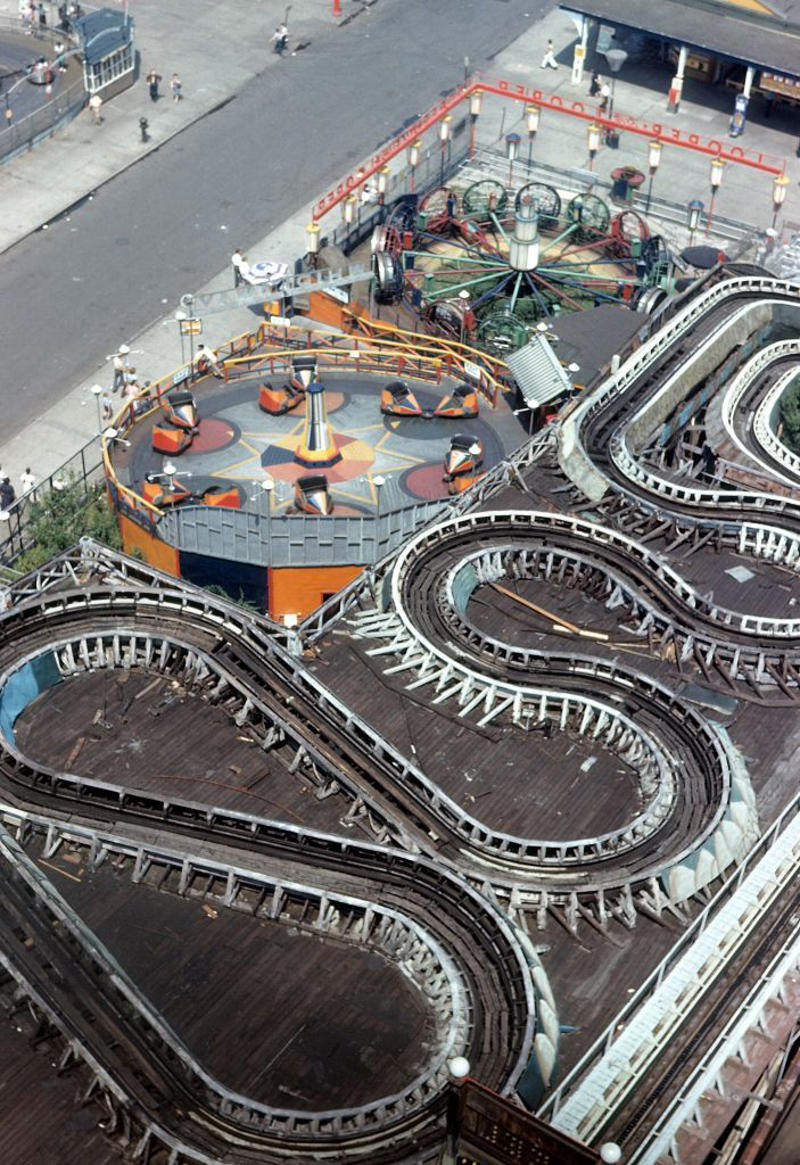 1) 1948: Coney Island, Brooklyn, NY 1) 1948: Coney Island, Brooklyn, NY, 2) 1949: Palisades Amusement Park, Palisades, NJ, 3) 1950: Rockaways Playland, Rockaway Beach, NY, 4) 1955: Beverly Park Kiddieland, Los Angeles, CA, 5) 1956: Disneyland, Anaheim, CA, 6) 1960: Disneyland, Anaheim, CA, 7) 1963: Disneyland, Anaheim, CA, 8) 1965: Hershey Park, Hershey, PA, 9) 1975: Luna Park at Coney Island, Brooklyn, NY, 10) 1978: Morey’s and Hunt’s Piers, Wildwood, NJ, 11) 1981: Busch Gardens, Williamsburg, VA, 12) 1985: Paragon Park, Hull, MA, 13) 1987: Disneyland, Anaheim, CA