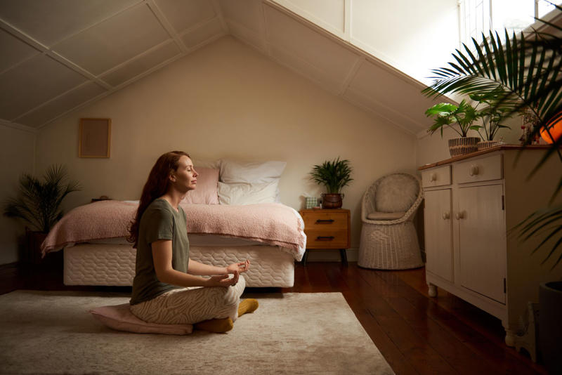 1. Meditate Sleeping is more than just enjoyable, Lack of rest, How many hours should a person sleep?, Sleeping time, Tips for sleeping better, Do not go back to bed, Hourly routine, No caffeine, No nicotine, Exercise but..., Cut the booze, Avoid heavy meals, Yes to naps (but in moderation), Disconnect before going to sleep, Cozy bedroom, Avoid screens, Use light to set your biological clock, If you don't fall asleep, get up., Dairy? Of course, Deep breathing, Calcium and magnesium, The bed is for sleeping, Best without sleeping pills, Short naps, Avoid distractions, No work in the evening!, List of tasks, What about the weekend?, Books: yes, but be careful, Set the alarm to go to bed