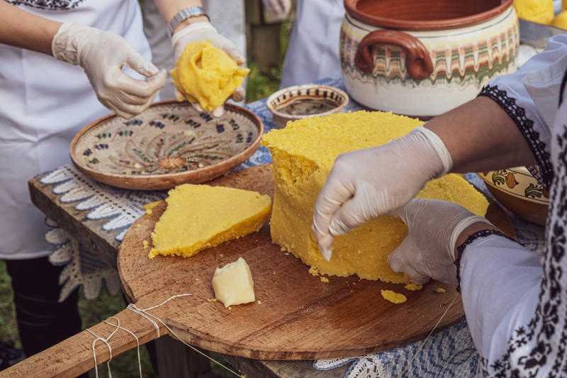 Polenta Durable foods, In times of need, Budget-friendly, Energy bars, Olive oil, Ground coffee, Cocoa powder, Pickled foods, Butter from nuts, Vegetables in brine, Balsamic vinegar, Maple syrup, Canned fish, Powdered milk
