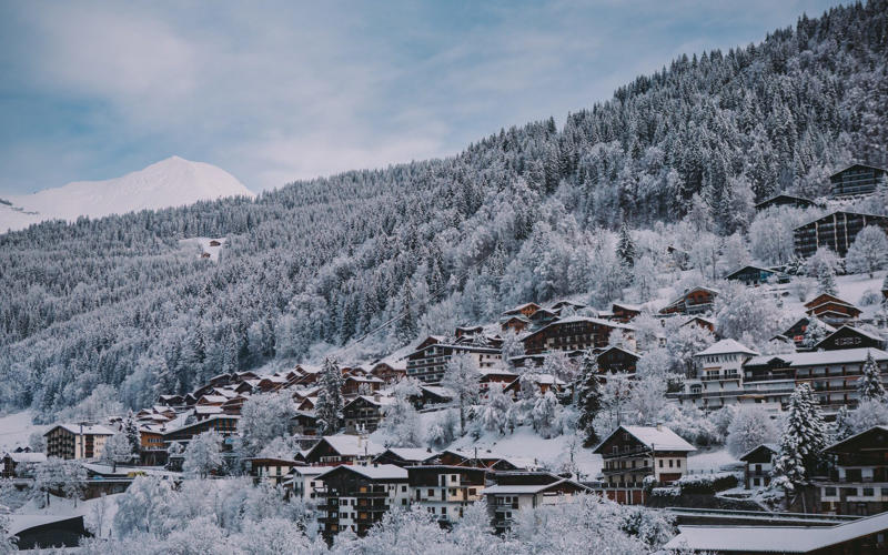 In this guide:, 1. Morzine, France, The journey, Rail journey time, Journey highlight, How much?, 2. Les Arcs, France, The journey, Rail journey time, Journey highlight, How much?, 3. Alpbach, Austria, The journey, Rail journey time, Journey highlights, How much?, 4. Val Thorens, France, The journey, Rail journey time, Journey highlight, How much?, 5. Alpe d’Huez, France, The journey, Rail journey time, Journey highlight, How much?, 6. Tignes, France, The journey, Rail journey time, Journey highlights, How much?, 7. Söll, Austria, The journey, Rail journey time, Journey highlights, How much?, 8. St Martin de Belleville, France, The journey, Rail journey time, Journey highlight, How much?, 9. St Anton, Austria, The journey, Rail journey time, Journey highlight, How much?, 10. Obertauern, Austria, The journey, Rail journey time, Journey highlights, How much?, 11. Serre Chevalier, France, The journey, Rail journey time, Journey highlights, How much?, 12. Peisey-Vallandry, France, The journey, Rail journey time, Journey highlight, How much?, 13. Montgenèvre, France, The journey, Rail journey time, Rail journey highlights, How much?, 14. Les Gets, France, The journey, Rail journey time, Journey highlight, How much?, 15. La Plagne, France, The journey, Rail journey time, Journey highlights, How much?, Travel tips and essentials, Useful resources for rail travel to the Alps, France rail-ski map, Austria rail-ski map, How to book independent tickets, When to book tickets, Further information, About our expert