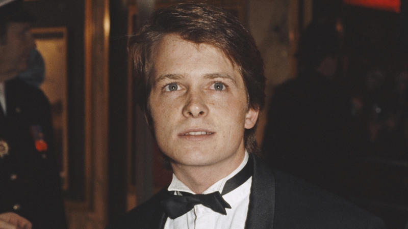 Why the 'J' in his name? In 1994, Michael J. Fox's rise came to a screeching halt, Parkinson's disease at 29 years old, What is Parkinson's disease?, 9 June 1961, His TV show beginnings in 1976, The role that catapulted him to stardom, On July 9, 1985, 'Back to the Future', On July 8, 1988 he married Tracy Pollan, Michael J. Fox Foundation, Star on the Hollywood Walk of Fame, 'Lucky Man', Triumphant return with 'Spin City', 2020: retirement from acting, Not 100% closed to acting