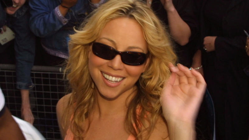 Mariah Carey: from Long Island to the world, Mariah Carey's childhood and adolescence, Family troubles, Her siblings don't want to be reminded of it, Breakthrough, Wedding of Mariah Carey and Tommy Mottola, A great voice, Hit albums from Mariah, Stars of the 90s: Mariah Carey and Whitney Houston, A Christmas muse, Physical change, Leaving Columbia, Glitter: failure, Luis Miguel and Mariah Carey: Latin romance, Mariah Carey's hospitalisation, Glitter's unfortunate release date, "An utter meltdown", Longing to be a Hollywood star, Farewell to her record company, Philantropist and activist, Mariah Carey's "comeback", 'We Belong Together', Movies: Tennessee (2008), Mariah Carey in 'Precious', No other movies, Mariah Carey and Nick Cannon, Two children, Mariah Carey's maturity, Songbird Supreme, Queen of Christmas, Viva Las Vegas!, A new love for Mariah Carey, They are both available, Mariah Carey's controversial memoir, Painful memories for her family, Mariah Carey responds to her siblings' lawsuits, The death of her sister and mother, An "inspiration" to others, A film about Mariah's life?