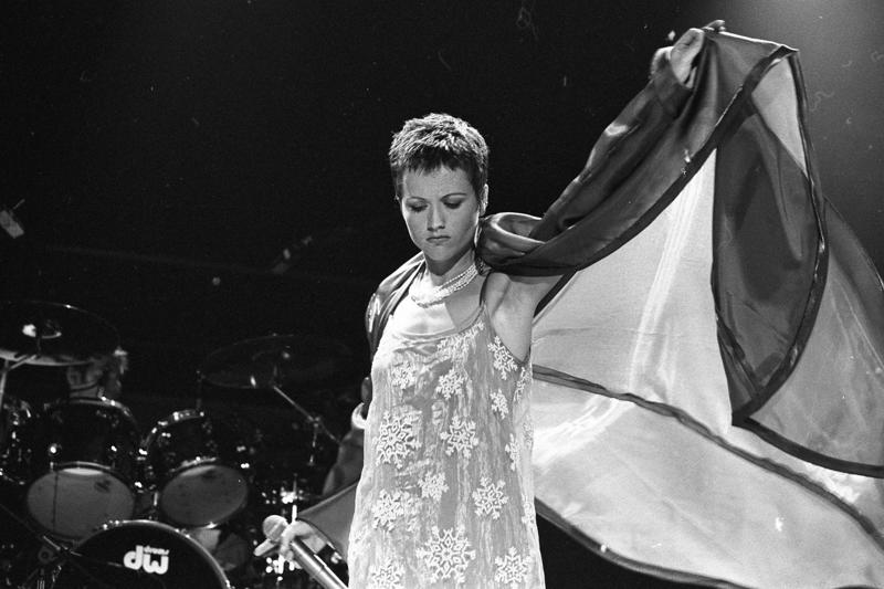 A painful loss, 'Zombie', 'Zombie' marked half of her life, A tragic life on many levels, Early rise to fame, A song of commitment, 'Linger', They swept North America, Not as big in the UK, Two solo albums, A complicated childhood, She was abused as a child, ‘You think it's your fault. You bury it.’, Anorexia, depression, excesses..., Tried to take her own life, Mother of 3 children, Fateful 2018, Alc0h0l poisoning