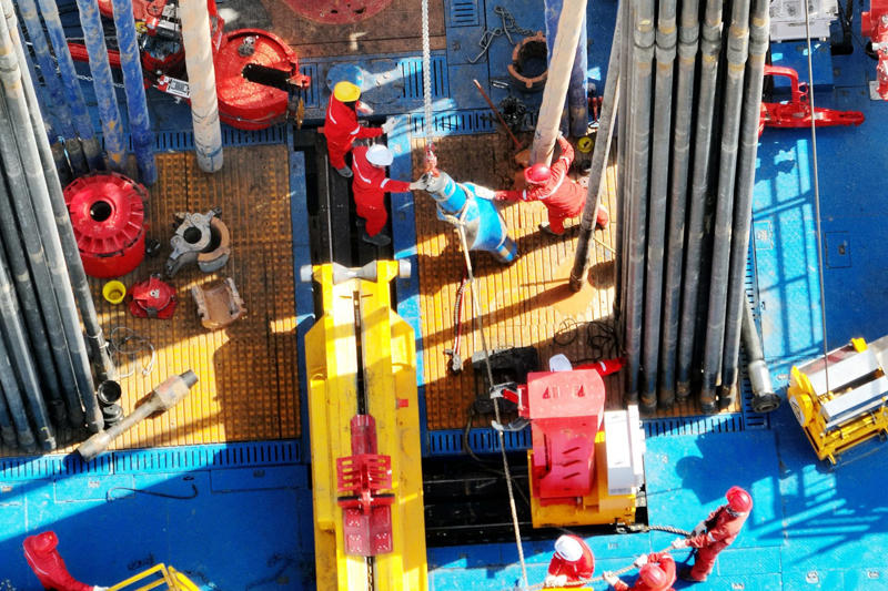Why dig so deep?, China's deepest well, The core of the earth, One step further, Minerals, energy resources, Prevention of natural disasters, 10 continental layers, In search of the distant past, Large tonnage machines, Problems with the environment, Sea, mountains and desert area, Prepare for the operation, Everything fixed before they start, An unprecedented project, 12,262 meters