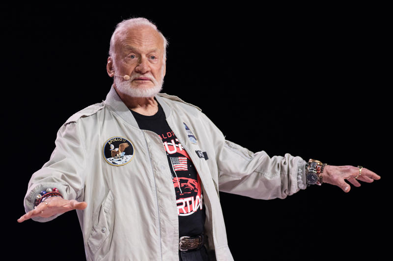 Buzz Aldrin 'The Big Bang Theory' ended in 2019, 12 seasons and 279 episodes, Hilarious cameos, Wil Wheaton, Buzz Aldrin, Charlie Sheen, James Earl Jones, Leonard Nimoy, Nathan Fillion, George Takei, Katee Sackhoff, Stan Lee, LeVar Burton, Sarah Michelle Gellar, Summer Glau, Steve Wozniak, Mike Massimino, Stephen Hawking, William Shatner, Brian Greene, Mark Hamill, Joe Manganiello, Carrie Fisher, Elon Musk, Bill Gates, Guest roles, Teller and Kathy Bates, Steven Yeun, Bob Newhart, Billy Bob Thornton, Katey Sagal, Keith Carradine, Jerry O'Connell