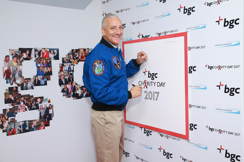 Mike Massimino 'The Big Bang Theory' ended in 2019, 12 seasons and 279 episodes, Hilarious cameos, Wil Wheaton, Buzz Aldrin, Charlie Sheen, James Earl Jones, Leonard Nimoy, Nathan Fillion, George Takei, Katee Sackhoff, Stan Lee, LeVar Burton, Sarah Michelle Gellar, Summer Glau, Steve Wozniak, Mike Massimino, Stephen Hawking, William Shatner, Brian Greene, Mark Hamill, Joe Manganiello, Carrie Fisher, Elon Musk, Bill Gates, Guest roles, Teller and Kathy Bates, Steven Yeun, Bob Newhart, Billy Bob Thornton, Katey Sagal, Keith Carradine, Jerry O'Connell