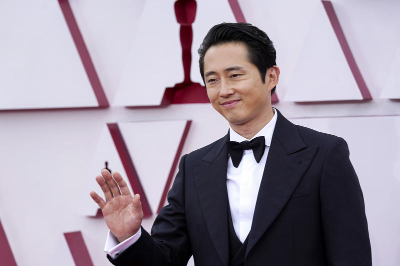 Steven Yeun 'The Big Bang Theory' ended in 2019, 12 seasons and 279 episodes, Hilarious cameos, Wil Wheaton, Buzz Aldrin, Charlie Sheen, James Earl Jones, Leonard Nimoy, Nathan Fillion, George Takei, Katee Sackhoff, Stan Lee, LeVar Burton, Sarah Michelle Gellar, Summer Glau, Steve Wozniak, Mike Massimino, Stephen Hawking, William Shatner, Brian Greene, Mark Hamill, Joe Manganiello, Carrie Fisher, Elon Musk, Bill Gates, Guest roles, Teller and Kathy Bates, Steven Yeun, Bob Newhart, Billy Bob Thornton, Katey Sagal, Keith Carradine, Jerry O'Connell