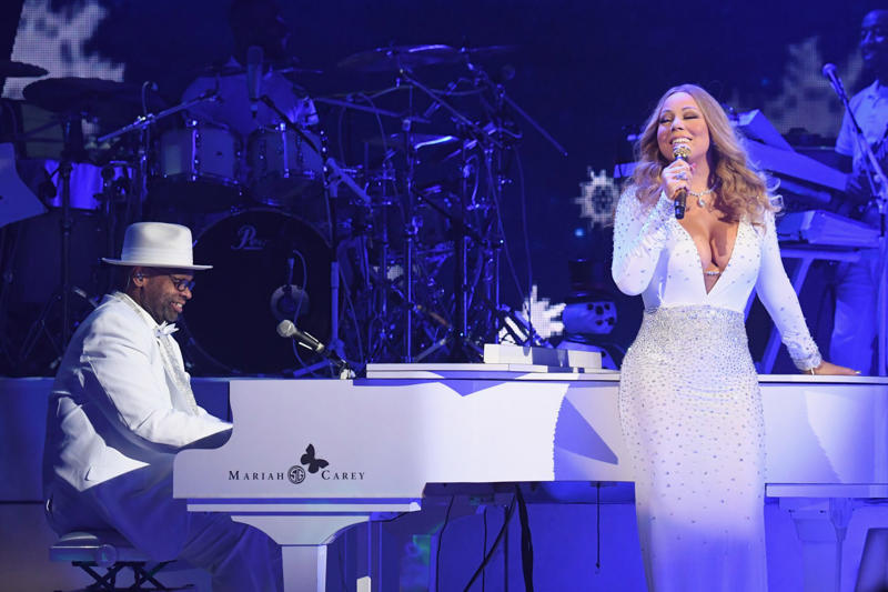 Mariah Carey: from Long Island to the world, Mariah Carey's childhood and adolescence, Family troubles, Her siblings don't want to be reminded of it, Breakthrough, Wedding of Mariah Carey and Tommy Mottola, A great voice, Hit albums from Mariah, Stars of the 90s: Mariah Carey and Whitney Houston, A Christmas muse, Physical change, Leaving Columbia, Glitter: failure, Luis Miguel and Mariah Carey: Latin romance, Mariah Carey's hospitalisation, Glitter's unfortunate release date, "An utter meltdown", Longing to be a Hollywood star, Farewell to her record company, Philantropist and activist, Mariah Carey's "comeback", 'We Belong Together', Movies: Tennessee (2008), Mariah Carey in 'Precious', No other movies, Mariah Carey and Nick Cannon, Two children, Mariah Carey's maturity, Songbird Supreme, Queen of Christmas, Viva Las Vegas!, A new love for Mariah Carey, They are both available, Mariah Carey's controversial memoir, Painful memories for her family, Mariah Carey responds to her siblings' lawsuits, The death of her sister and mother, An "inspiration" to others, A film about Mariah's life?